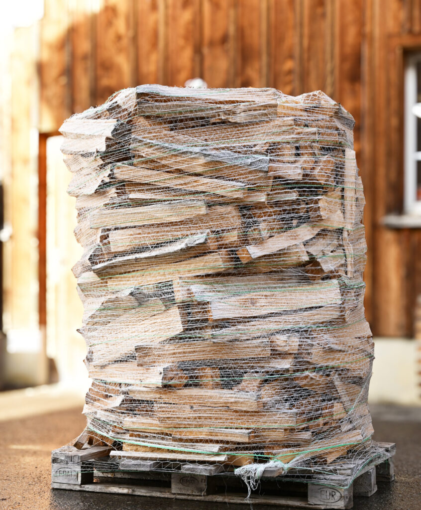 Toggi-Pack, der praktische Ster Brennholz im Netz. Kein Aufbeigen mehr nötig.